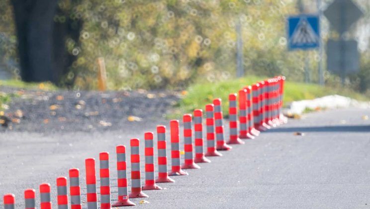 Quels sont les avantages et les inconvénients des différents types de bornes escamotables motorisées ?